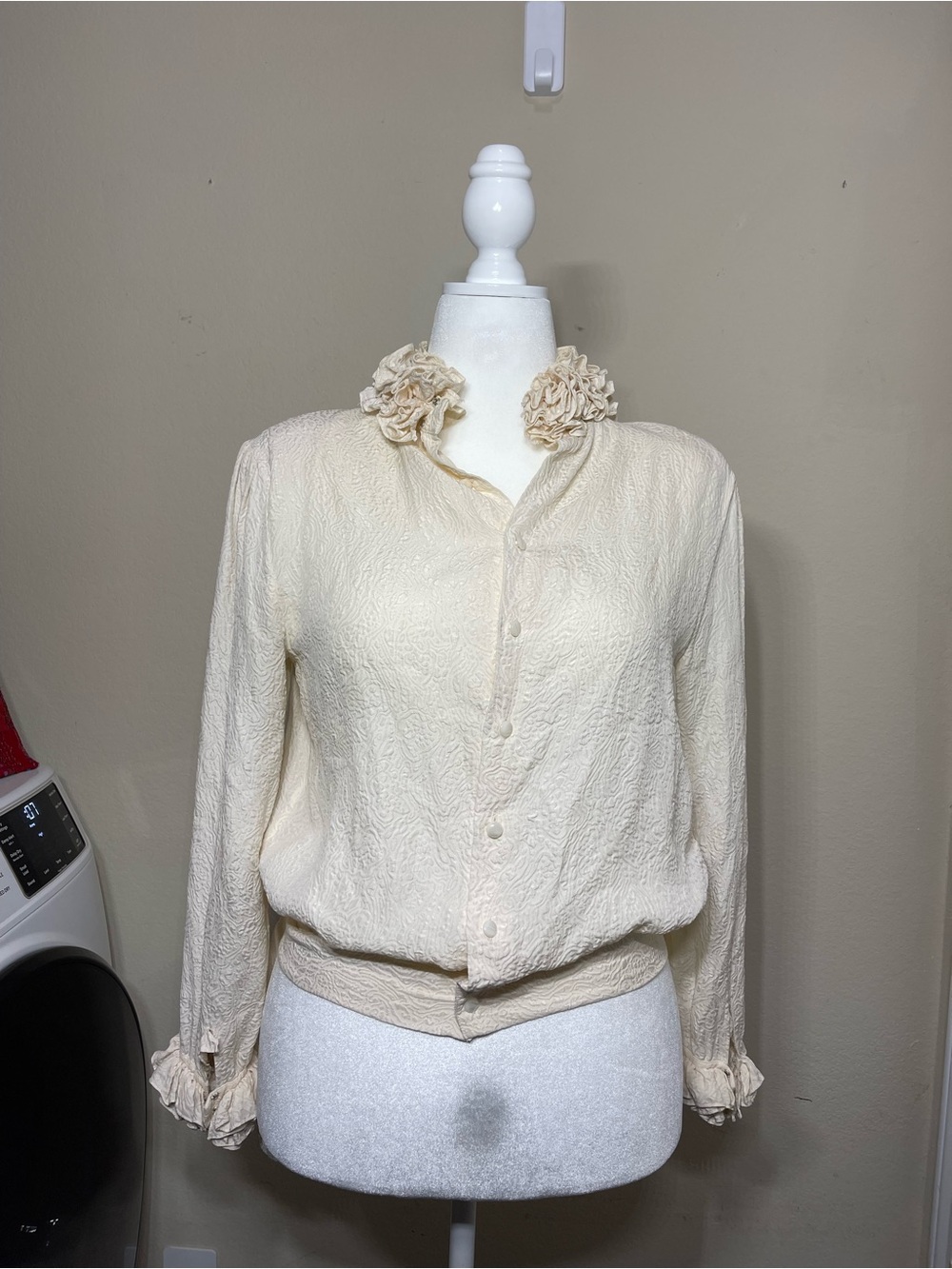 Vintage Levante 100% Silk Blouse Size 12 Ivory Victorian Ruffle Tie Back